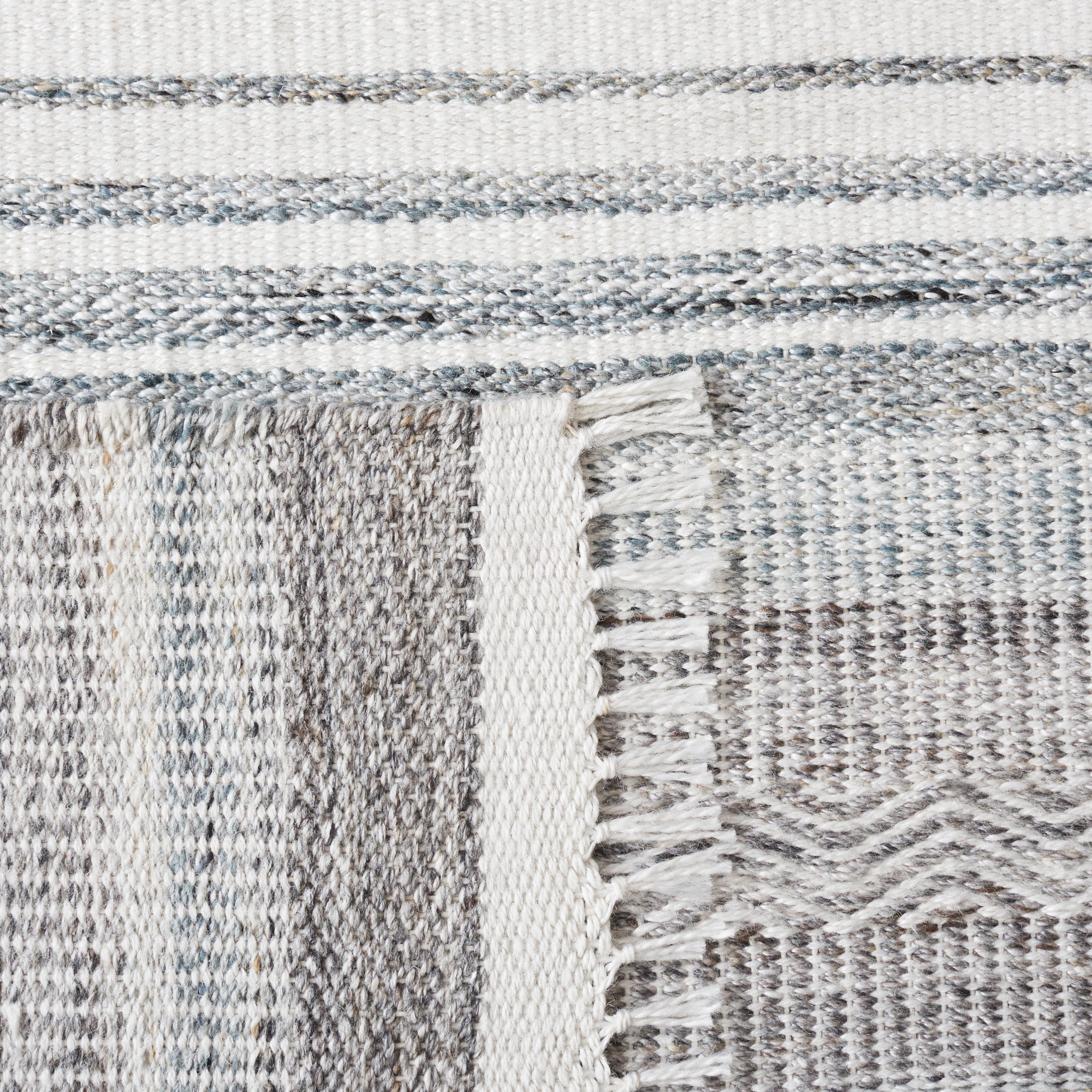 SAFAVIEH Kilim Malena Striped Polyester Area Rug, Ivory/Grey, 6' x 6' Round