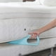 thumbnail image 4 of La herramienta para levantar colchones y fabricar camas ayuda a levantar y sostener el colchón; puede meter sábanas o faldones de cama para aliviar el exceso de tensión, 4 of 5