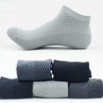 thumbnail image 1 of Calcetines náuticos de primavera y verano para hombre, calcetines cortos de masaje con parte inferior de algodón para hombre, calcetines invisibles poco profundos de fibra de bambú, 1 of 5