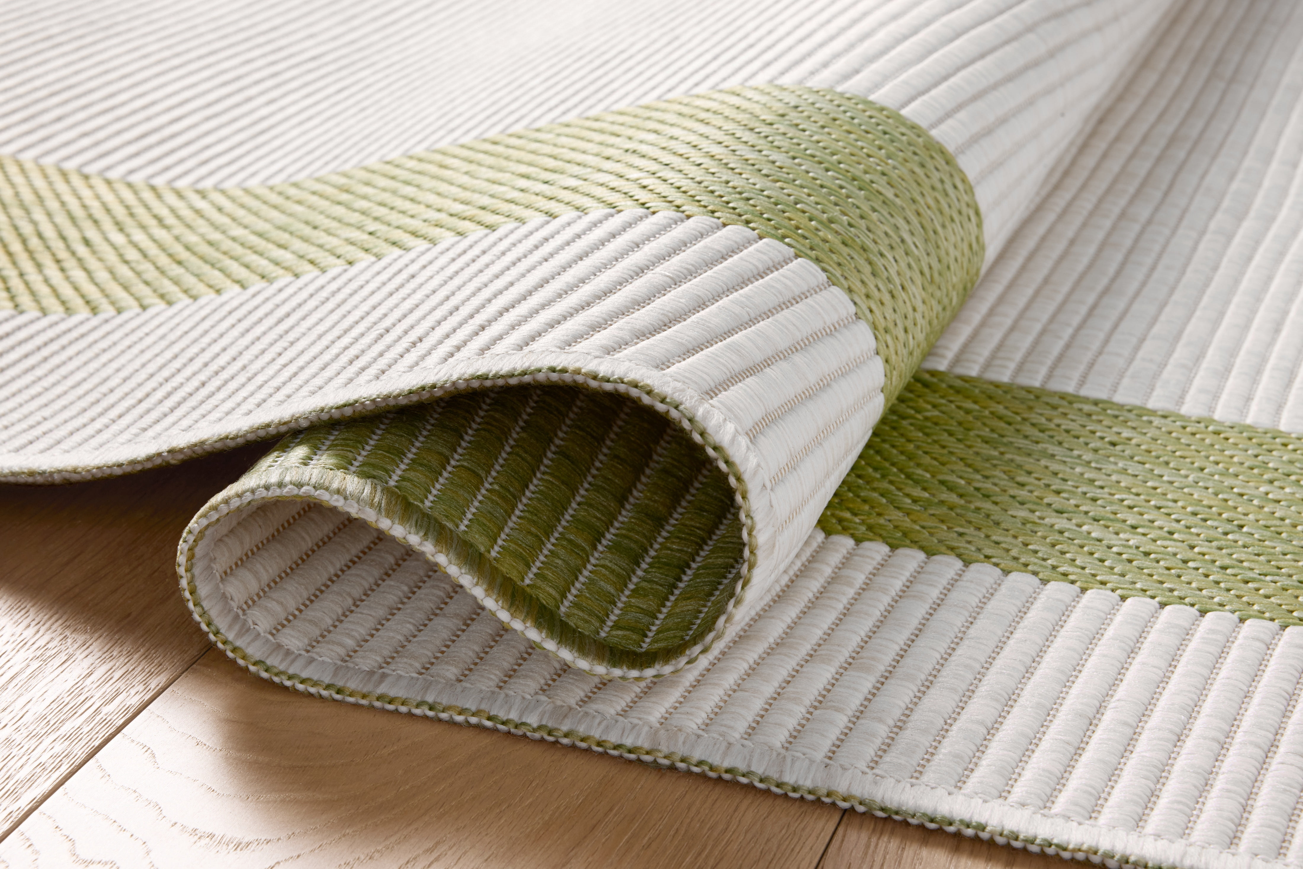 Indoor Outdoor Rug 4x6, Reversible, Loloi Easton Green / Ivory (4' x 6')