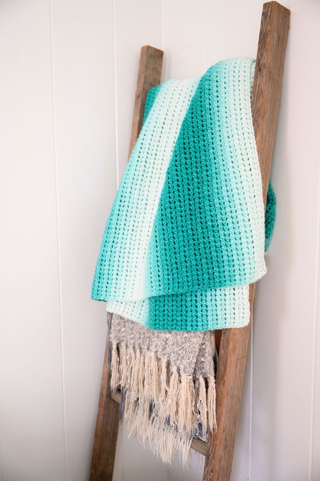 Fil Lion Brand Mandala Gradient Rose Clair, Fil acrylique ombré, 150g/ 270m, 1-CT