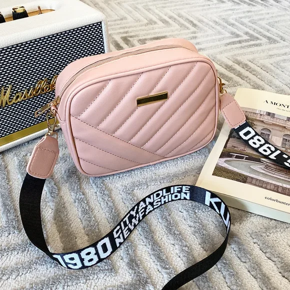 Nouveau Sac à Bandoulière Mode pour Femmes Petit Sac Messager en Cuir PU Sac à Main à Fermeture Éclair Sac de Voyage d'Été pour Femme