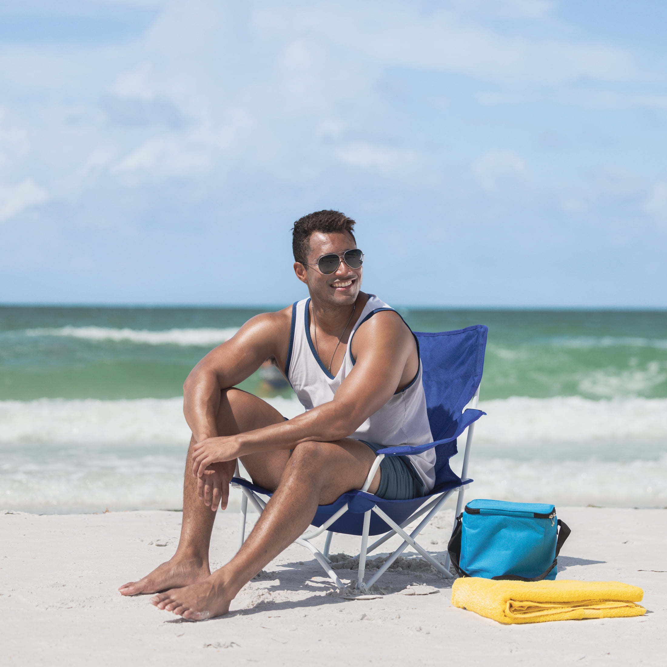 Mainstays Folding Beach Chair with Carry Bag, Royal Blue
