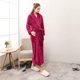 thumbnail image 1 of Camisón de terciopelo para pareja de otoño e invierno, bata de baño gruesa de gran tamaño para hombres y mujeres, pijama alargado, camisón blanco, 1 of 6