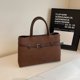 thumbnail image 1 of Bolso de mano de gran capacidad con hebilla decorativa para mujer, bolso de hombro de gamuza sintética con broche, informal, elegante, 2024, 1 of 6