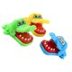 thumbnail image 5 of Vogacara Cocodrilo divertido que muerde la boca del dedo Snaps Juego de de cocodrilo Niños Familia Mini 2Conjunto, 5 of 6