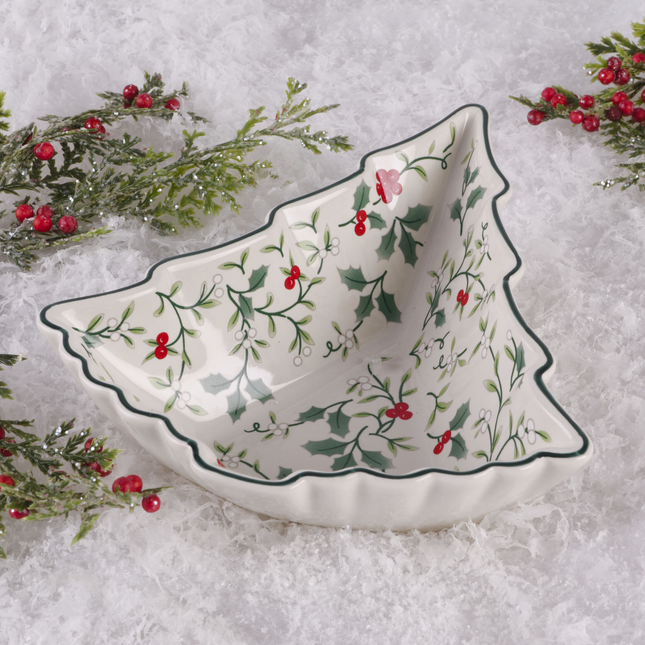 Pfaltzgraff Winterberry Stoneware 7 in Tree Serving Bowl