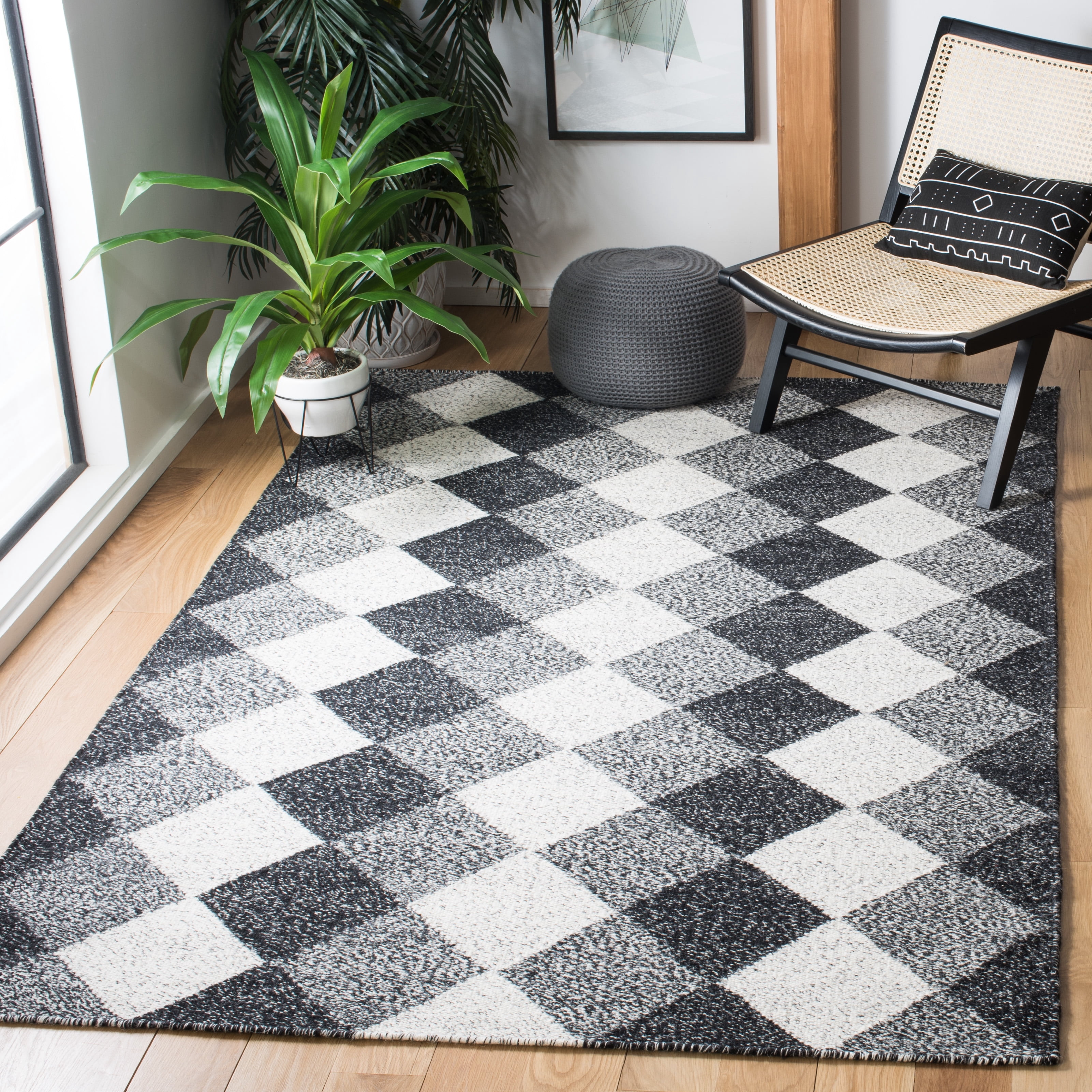 SAFAVIEH Kilim Einri Diamond Area Rug, Black/Ivory, 5' x 8'