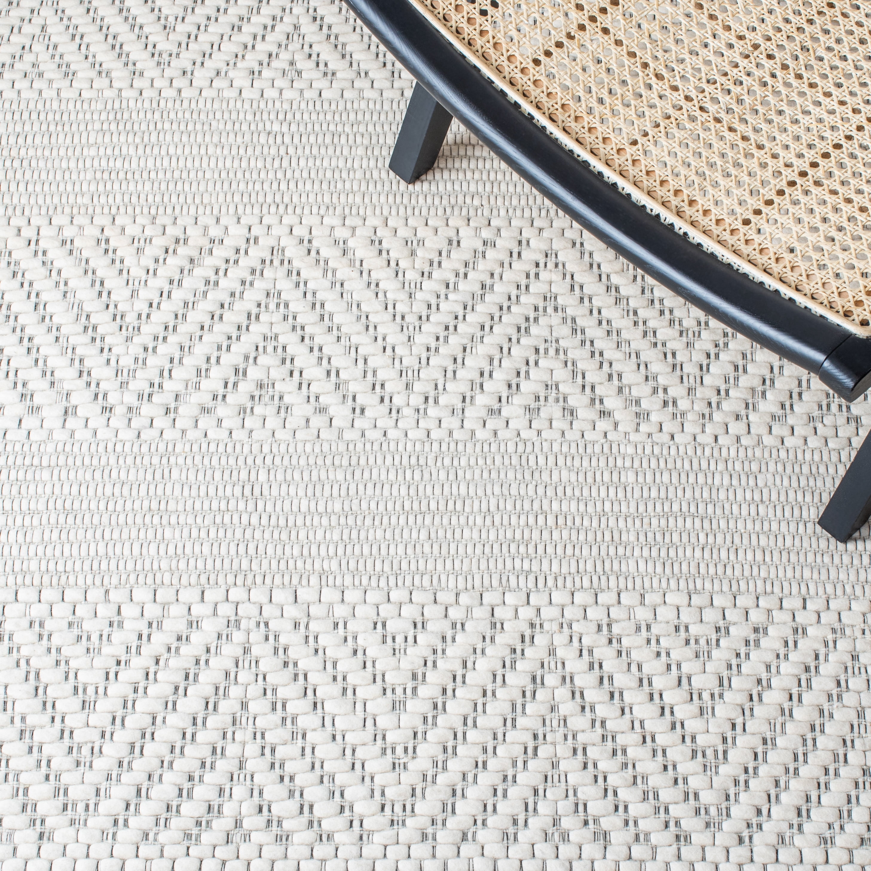 SAFAVIEH Marbella Keeleigh Diamond Area Rug, Ivory, 9' x 12'