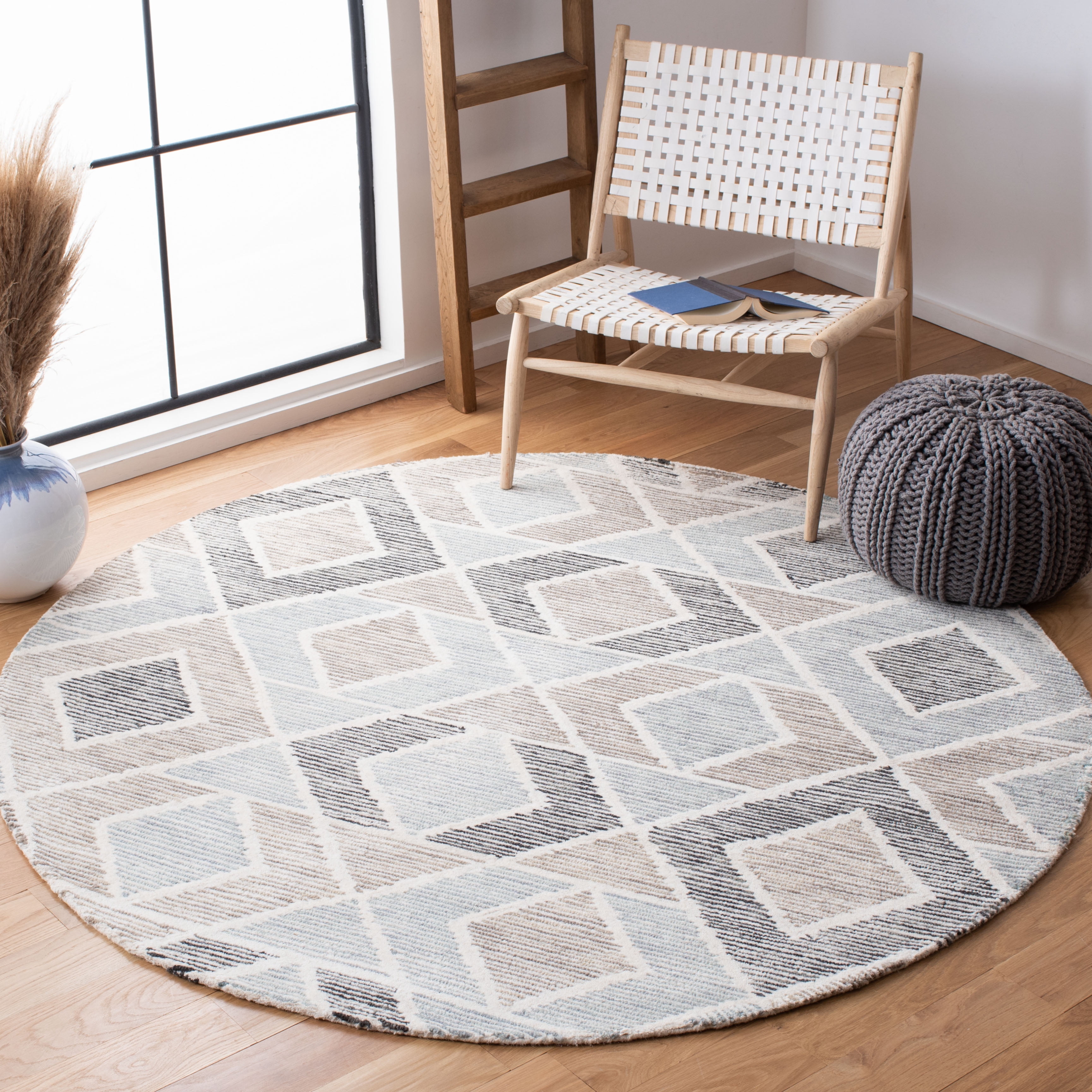 SAFAVIEH Precious Gertrude Geometric Area Rug, Blue/Beige, 6' x 6' Round