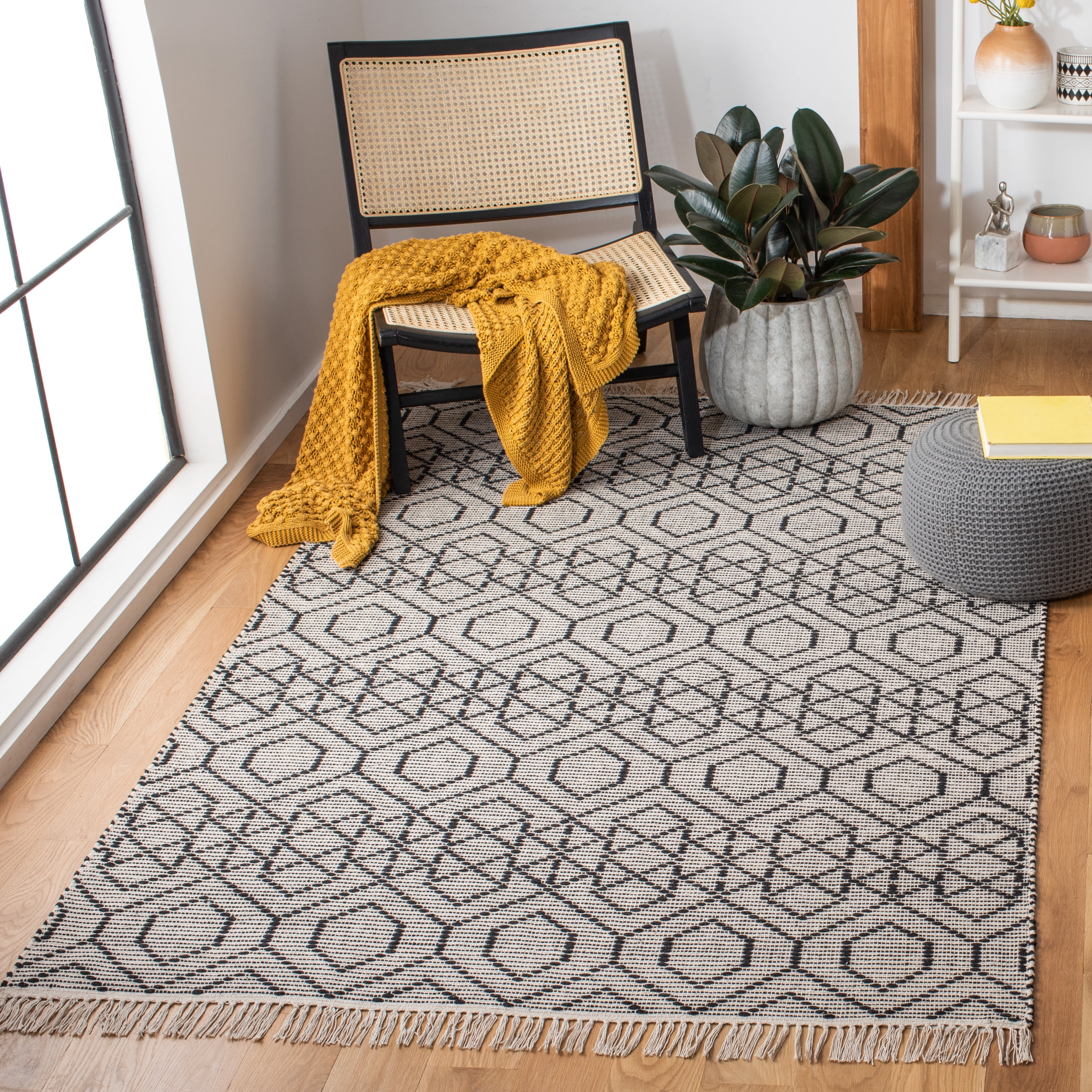 SAFAVIEH Montauk Lars Geometric Cotton Area Rug, Black/Beige, 3' x 5'