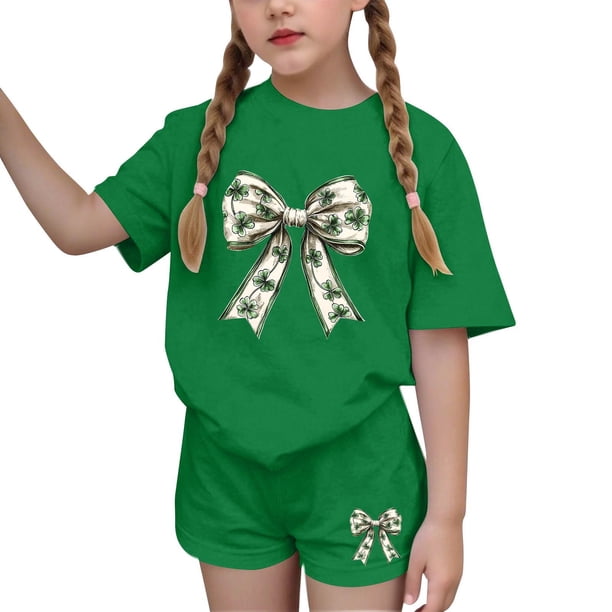 Vestido de manga corta para niños Día de San Patricio impreso de dos piezas Conjunto de cuello redondo con pantalones cortos, blusa de manga corta