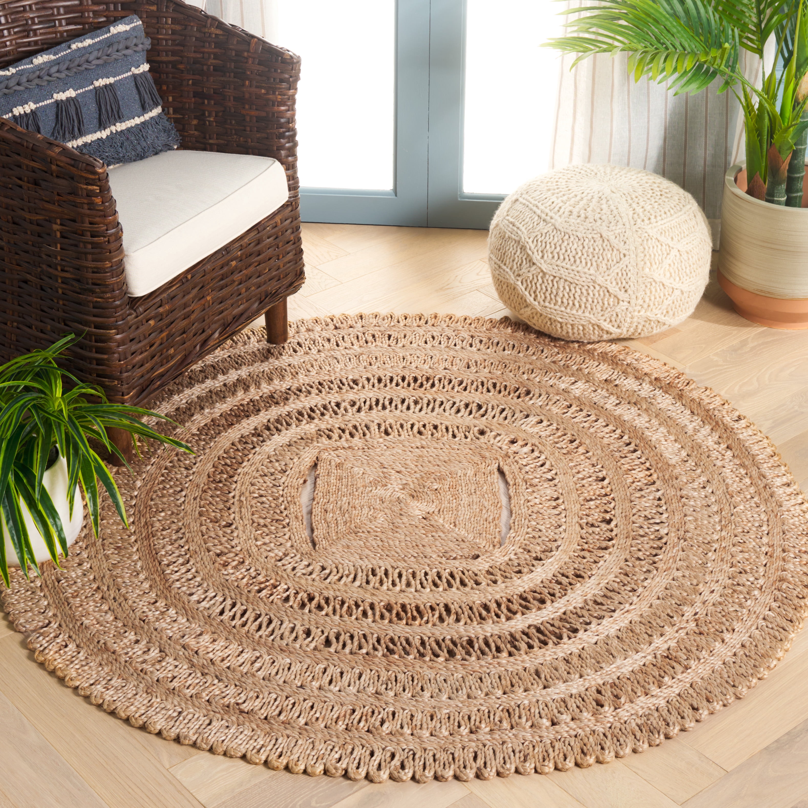 SAFAVIEH Natural Fiber Chandler Geometric Area Rug, Natural, 5' x 5' Round