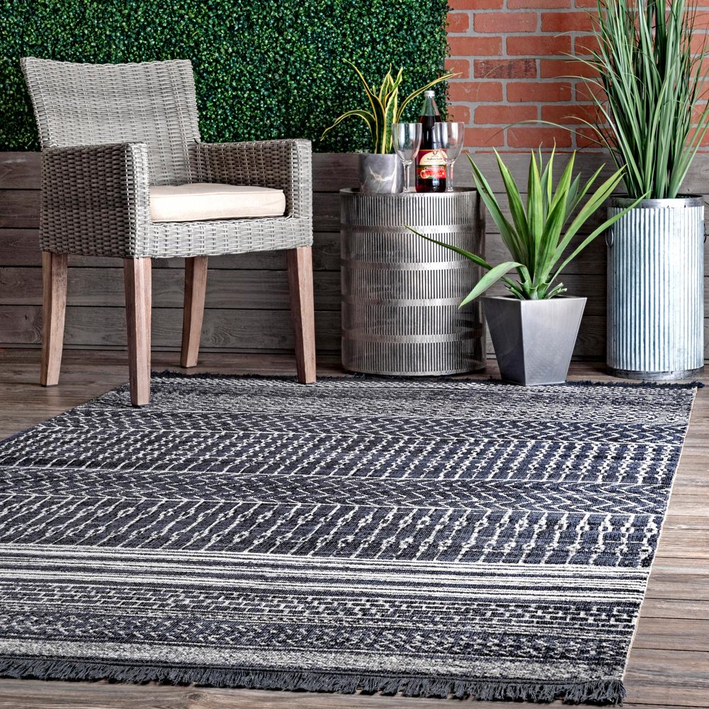 nuLOOM Saige Modern Banded Fringed Indoor/Outdoor Area Rug