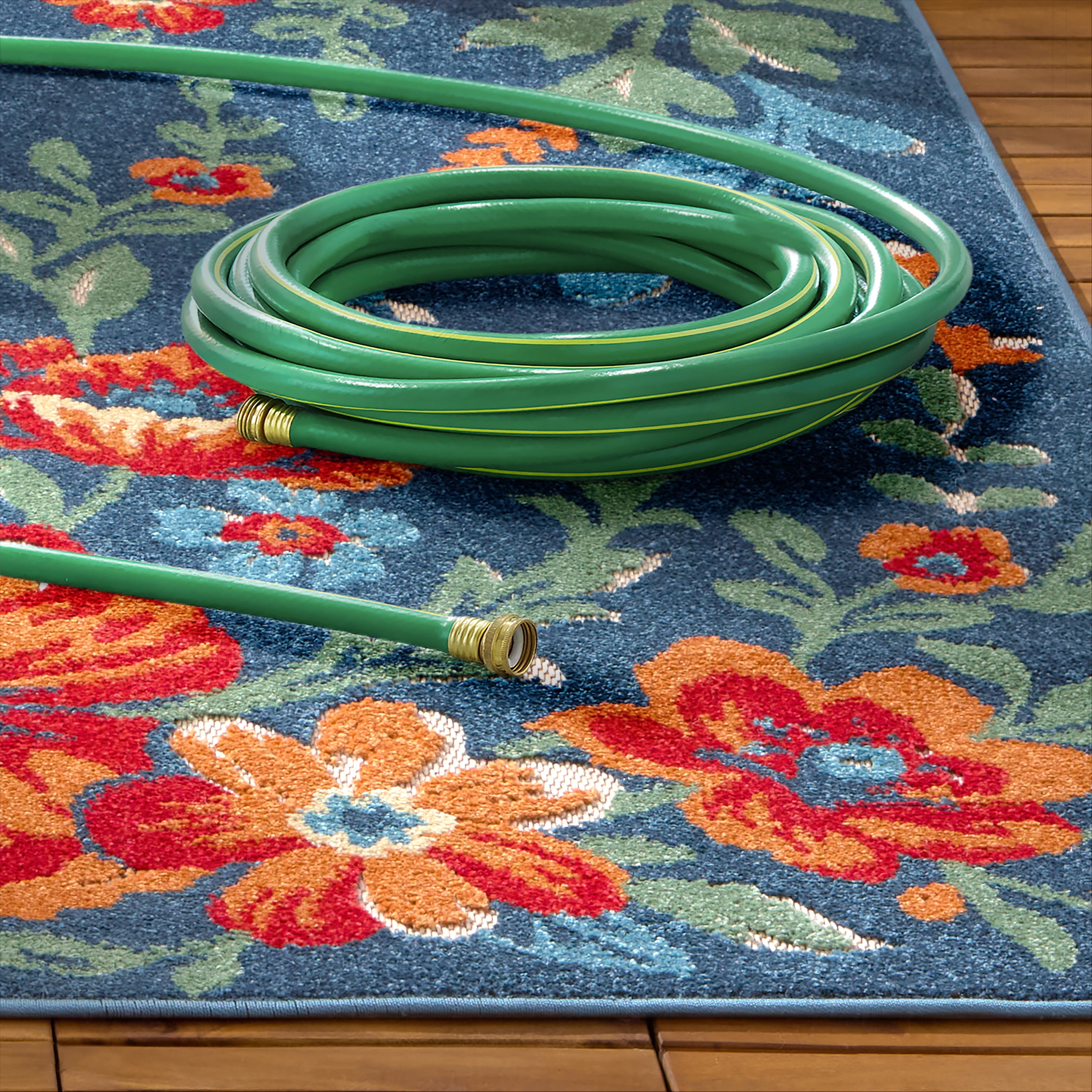 TOWN & COUNTRY EVERYDAY Hibiscus Bloom Modern Floral Indoor Outdoor Area Rug, UV Fade Resistant, High-Low Pile, Blue/Red/Beige, 3'11"x5'2"