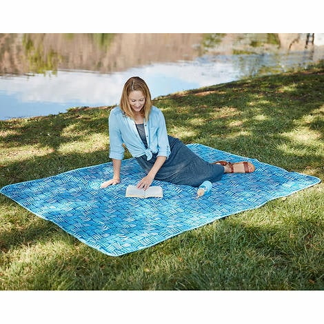 LightSpeed Outdoors Oversized Outdoor Folding Blanket