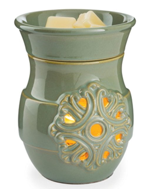 CLASSIC CHRISTMAS Medallion Illumination Fragrance Warmer by Candle