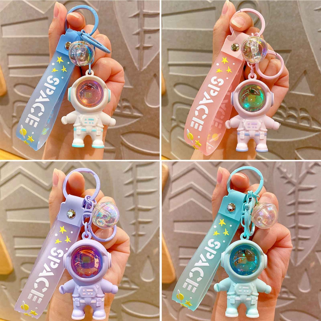 Spaceman Keychain with Letter Wristband Astronaut Keyring Sunset Projector  Light Keychain Pendant for Handbag Backpack