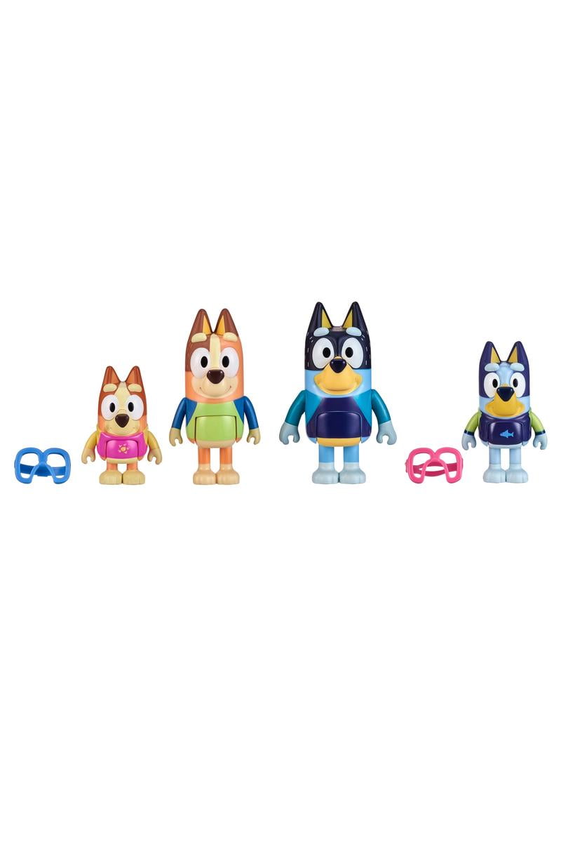 Bluey 8-Pack Figure Increditoyz Gift Set - Family Beach Day and Pass The Parcel Bundle With Bingo Plush Included