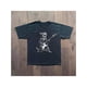 thumbnail image 1 of Camiseta de gato rockero tocando la guitarra, divertida camiseta de gato guitarrista, camisetas gráficas unisex, estilo gótico grunge Y2K, escena emo, amistad, aflicción, ropa de calle para hombres y, 1 of 7