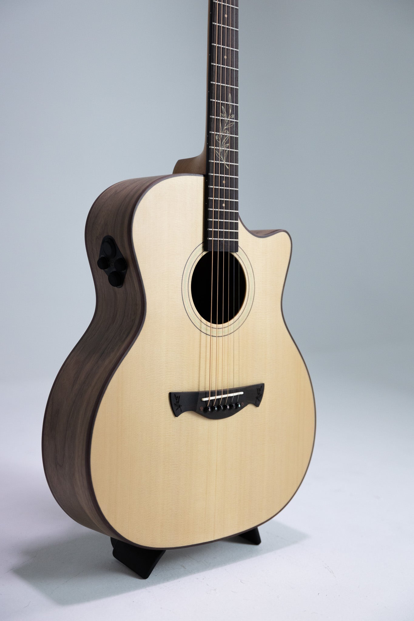 Tagima Olive Grace EQ-NTOP Acoustic Guitar - Natural