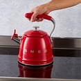 thumbnail image 4 of Hervidor eléctrico Smeg Retro para estufa, 2,4 L, color rojo, 4 of 9