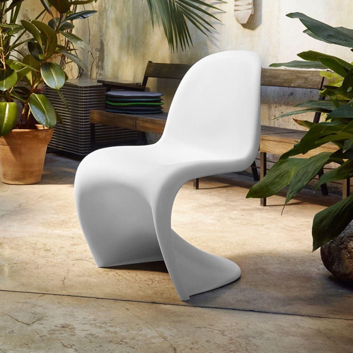 Heavenly Collection Matte Plastic Dining Chair