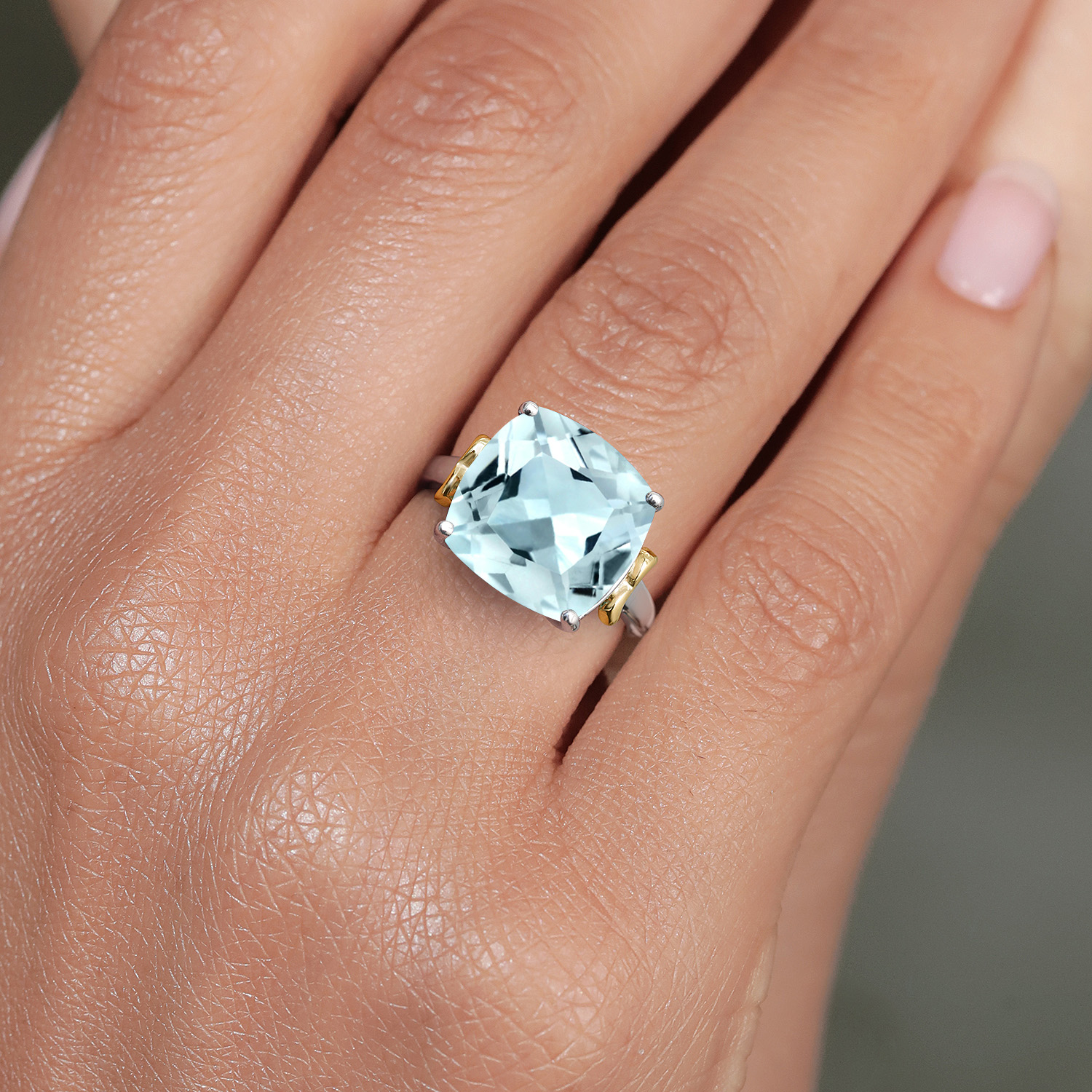 Gem Stone King 925 Silver and 10K Yellow Gold Sky Blue Simulated Aquamarine Solitaire Engagement Ring for Women | 6.00 Cttw | Cushion 12MM | Gemstone March Birthstone | Size 5