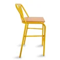 thumbnail image 3 of Bancos metálicos para barra de bar ó cocina Modelo Nisso con asiento de madera respaldo de Metal con tubo color Amarillo Moblibar Moderno, 3 of 4