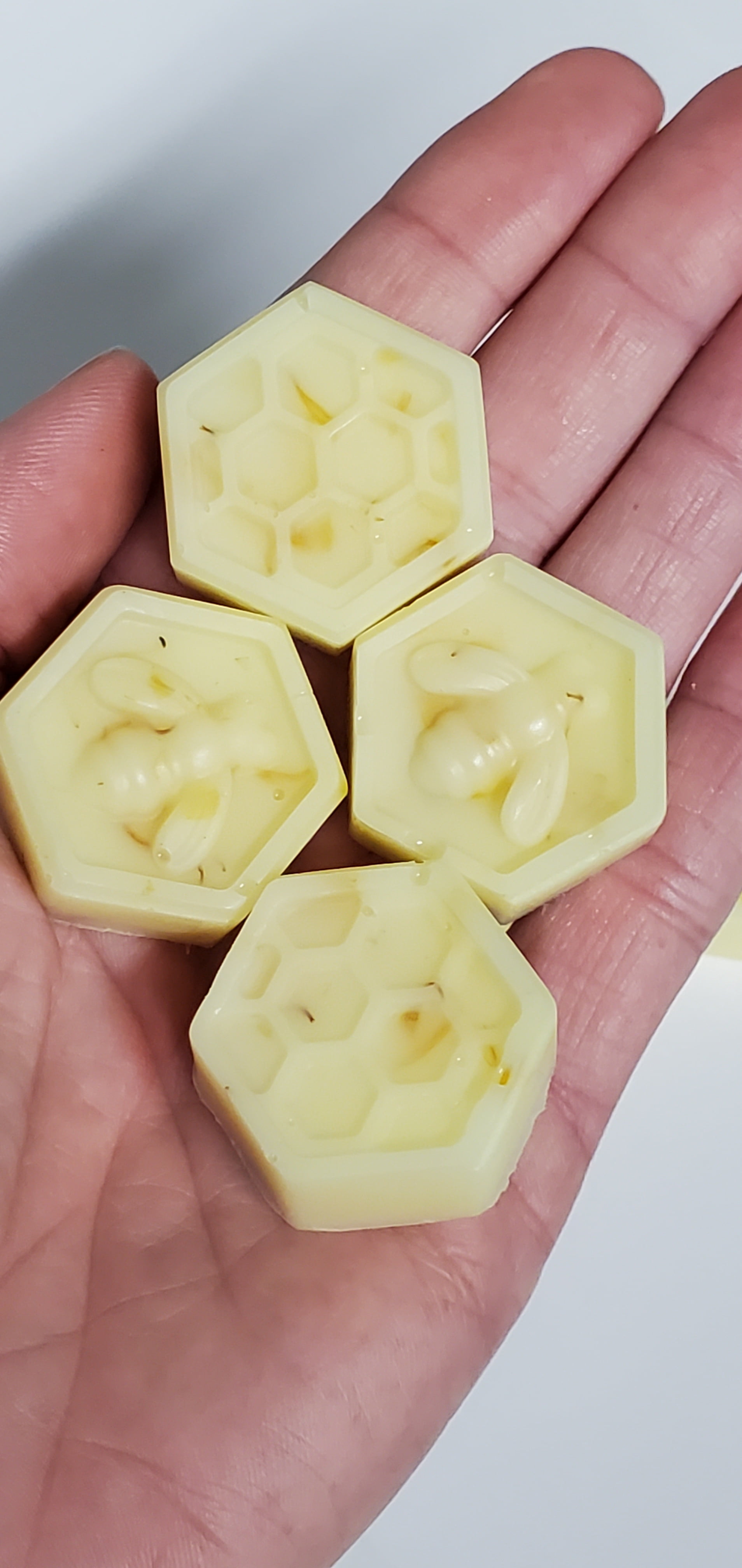 Amy's Bubbling Boutique Honeycomb Honey Bee Baby Shower Favors - Goat Milk Scented Soaps, 20 Count