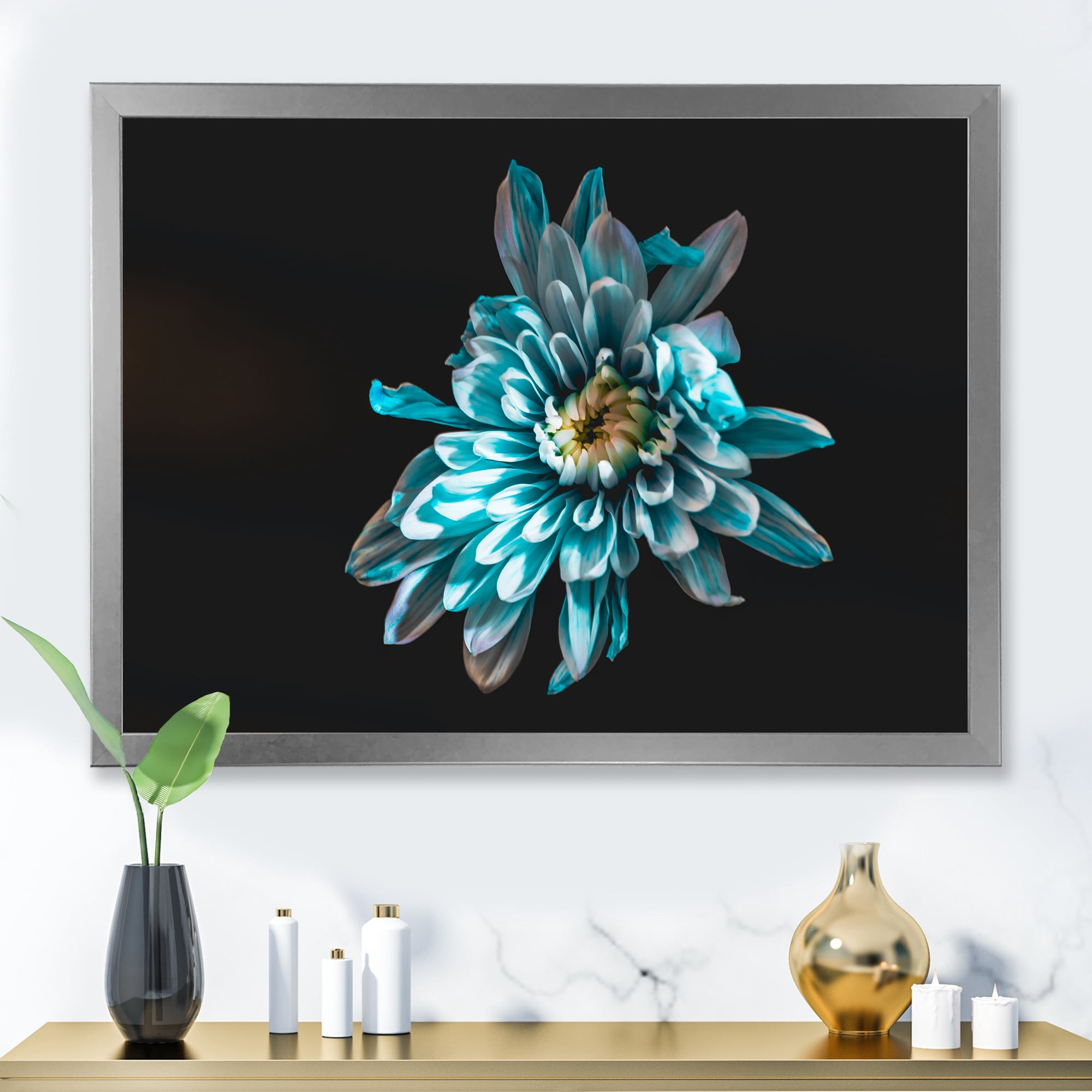 Designart 'Top View of White and Blue Flower' Traditional Framed Art Print
