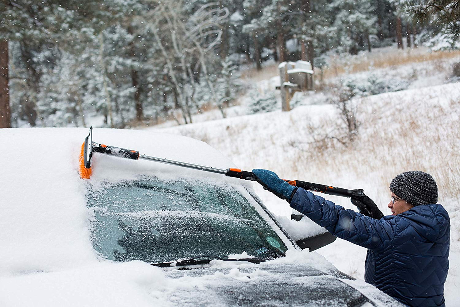 Moyidea 3 in 1 Extendable 25.2 to 31.5 Ice Scraper Snow Brush Detachable Snow Removal Tool with Ergonomic Foam Grip for Car SUV Truck
