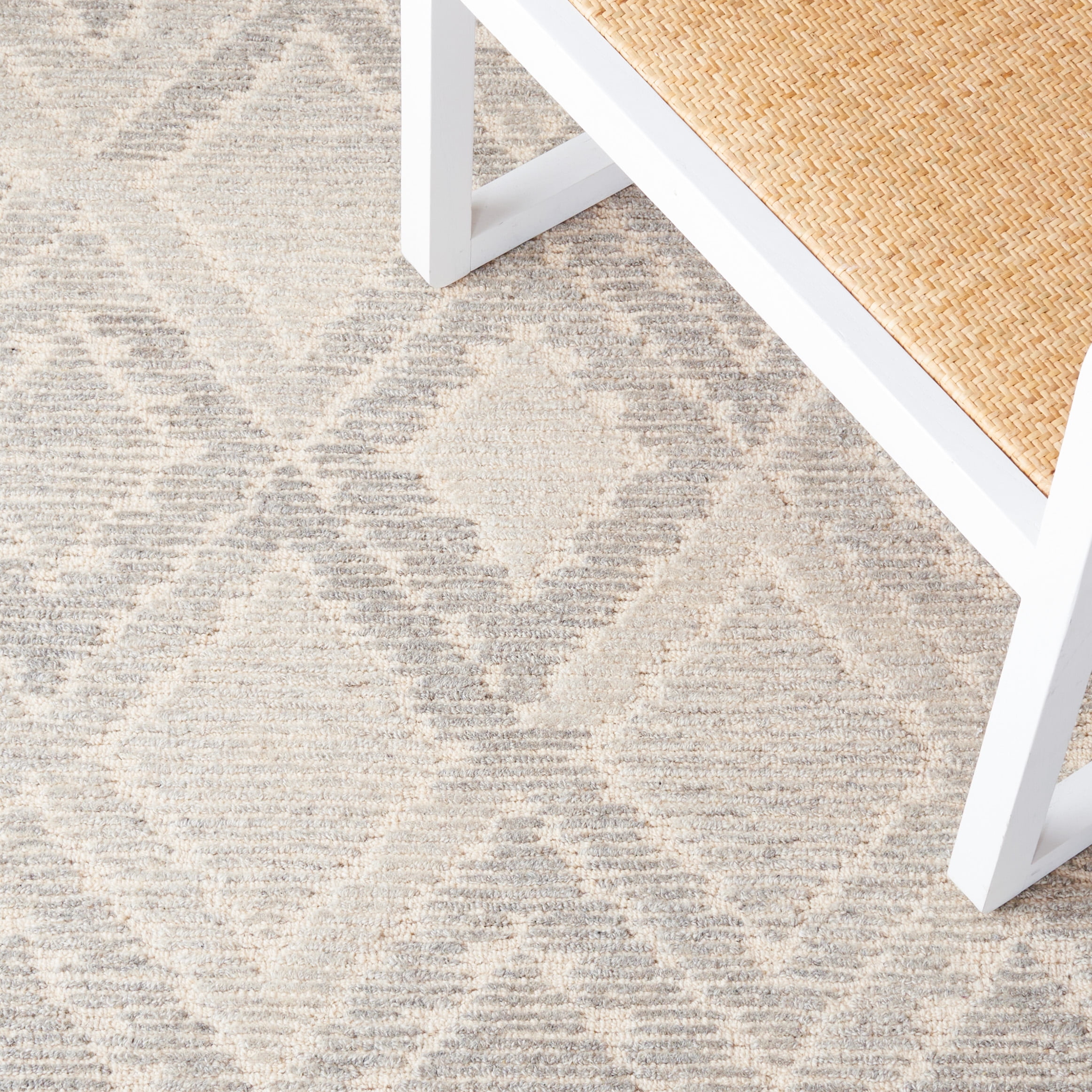 SAFAVIEH Casablanca Braganza Diamond Area Rug, Beige/Grey, 5' x 8'
