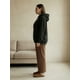 thumbnail image 4 of Sudadera Oversize Cómoda Versátil con Capucha y Bolsillo Frontal para Mujer, 4 of 5