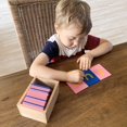 thumbnail image 4 of Cartas de papel de lija Montessori de Delmach, minúsculas, baldosas de madera de polipropileno, codificadas por colores con consonantes vocales, incluye caja de almacenamiento, 4 of 8