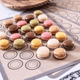 thumbnail image 3 of Tapis de Cuisson Macaron 4 Pack pour Macarons Parfaits & Cuisinier - Plaques de Cuisson en Silicone avec Cercles de Guidage de Taille, 3 of 7