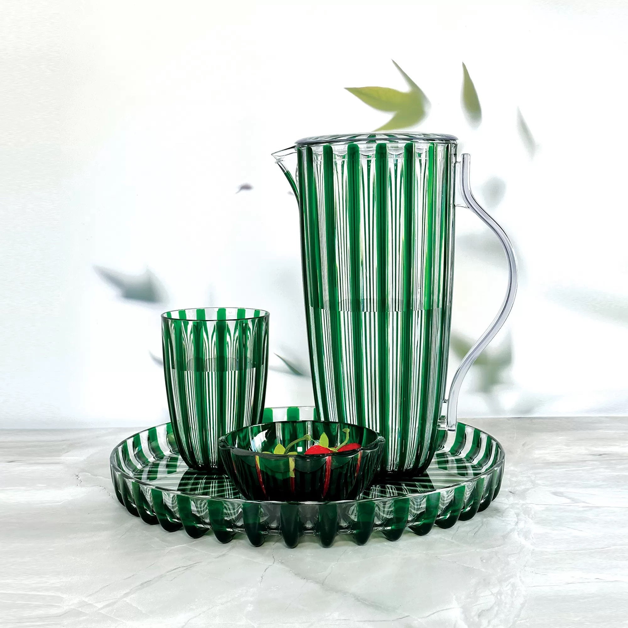 Guzzini Dolcevita Green Pitcher with Lid Bio-Based Plastic 1.75L Emerald Outdoor Indoor Entertainment