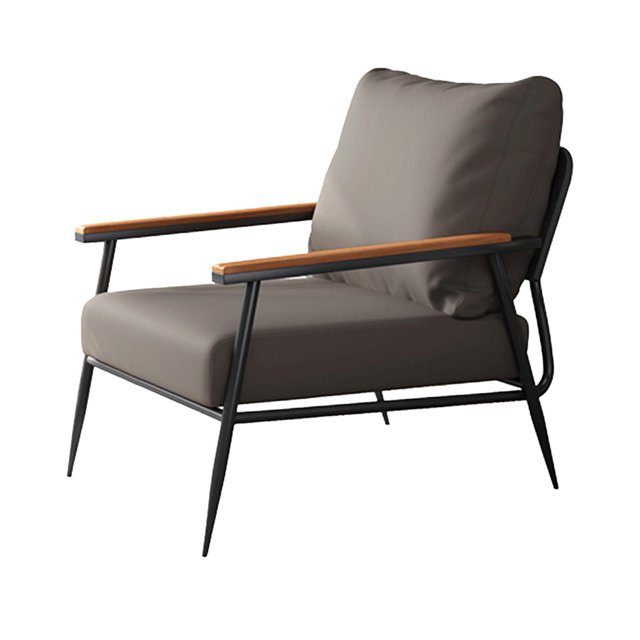 reposabrazos de sofá individual, silla con respaldo simple para el hogar, sala de estar, oficina, gris oscuro — 3/4 frontal de silla compacta tapizada en cuero PU gris oscuro con cojín de respaldo suelto y asiento de esponja; estructura metálica negra, patas delgadas y apoyabrazos con paneles de madera clara; medida aprox. 65 x 77 x 90 cm, adecuada para sala, oficina o rincón de lectura.