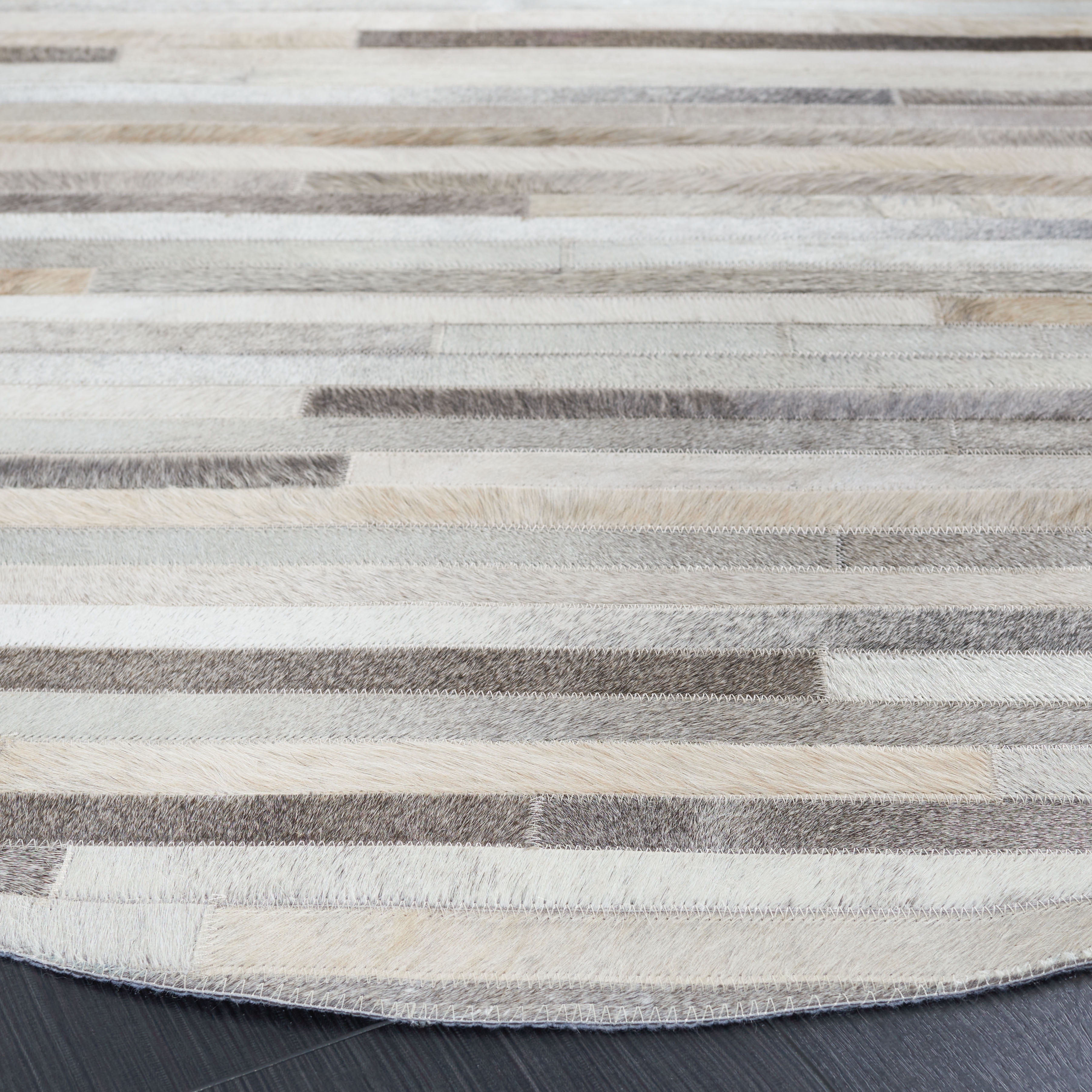 SAFAVIEH Studio Leather Kenyon Striped Area Rug, Ivory/Grey, 6' x 6' Round
