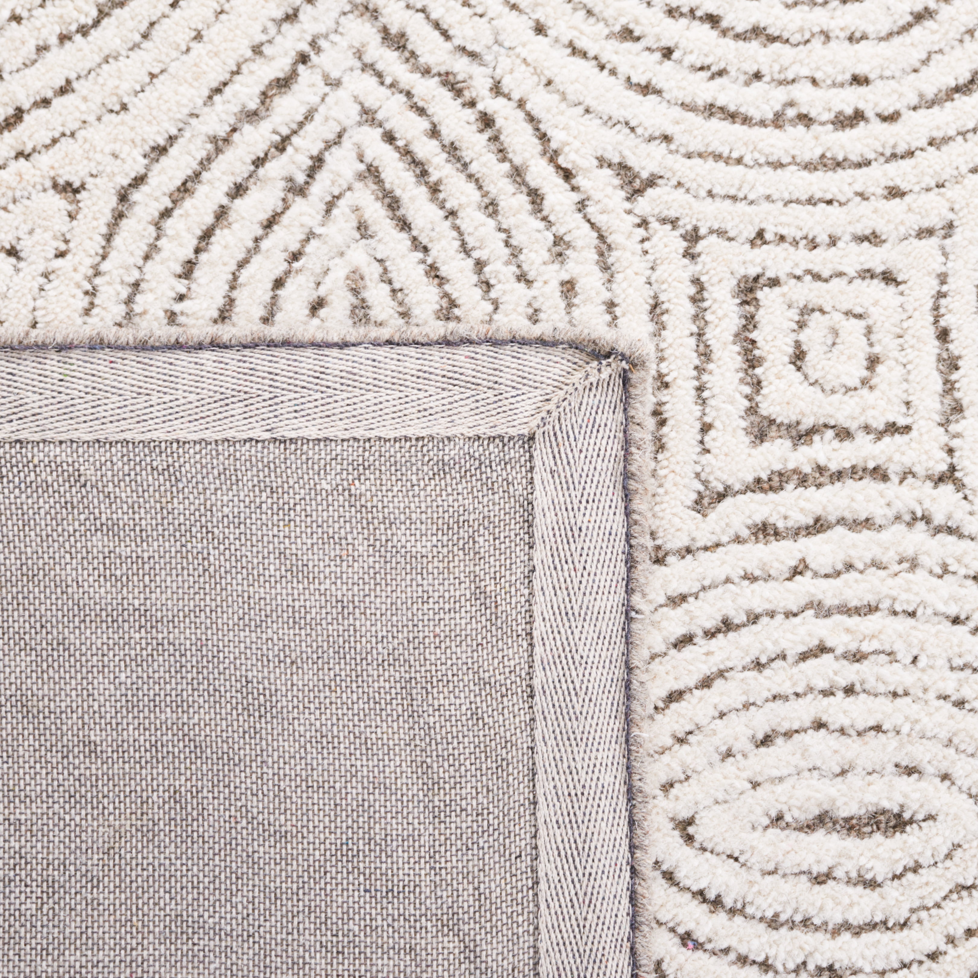 SAFAVIEH Abstract Elisaveta Geometric Area Rug, Beige/Ivory, 6' x 6' Round
