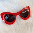 thumbnail image 1 of Tiktok Retro sombras gafas de sol fresco playa verano sombras ojo de gato gafas estéticas para las mujeres colección roja, 1 of 4