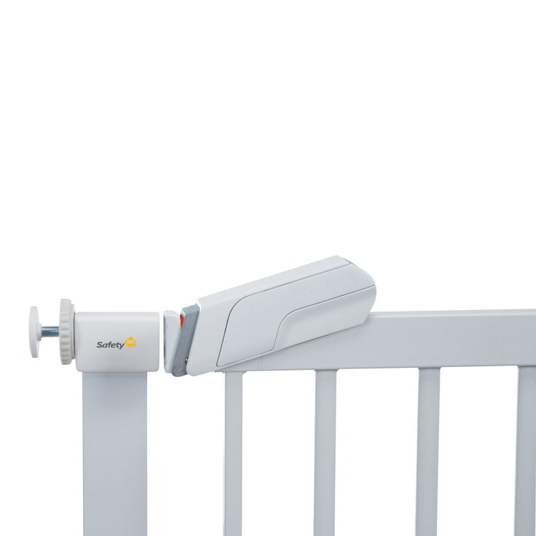 Safety 1st wide and sturdy sliding metal clearance gate