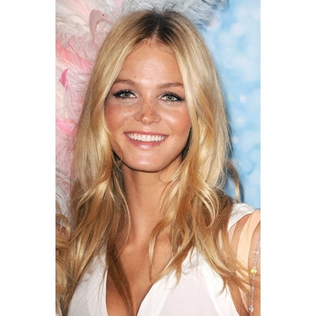 

Erin Heatherton At In-Store Appearance For Victoria S Secret Launches Angel Fragrance And Dream Angels Bra (8 x 10)