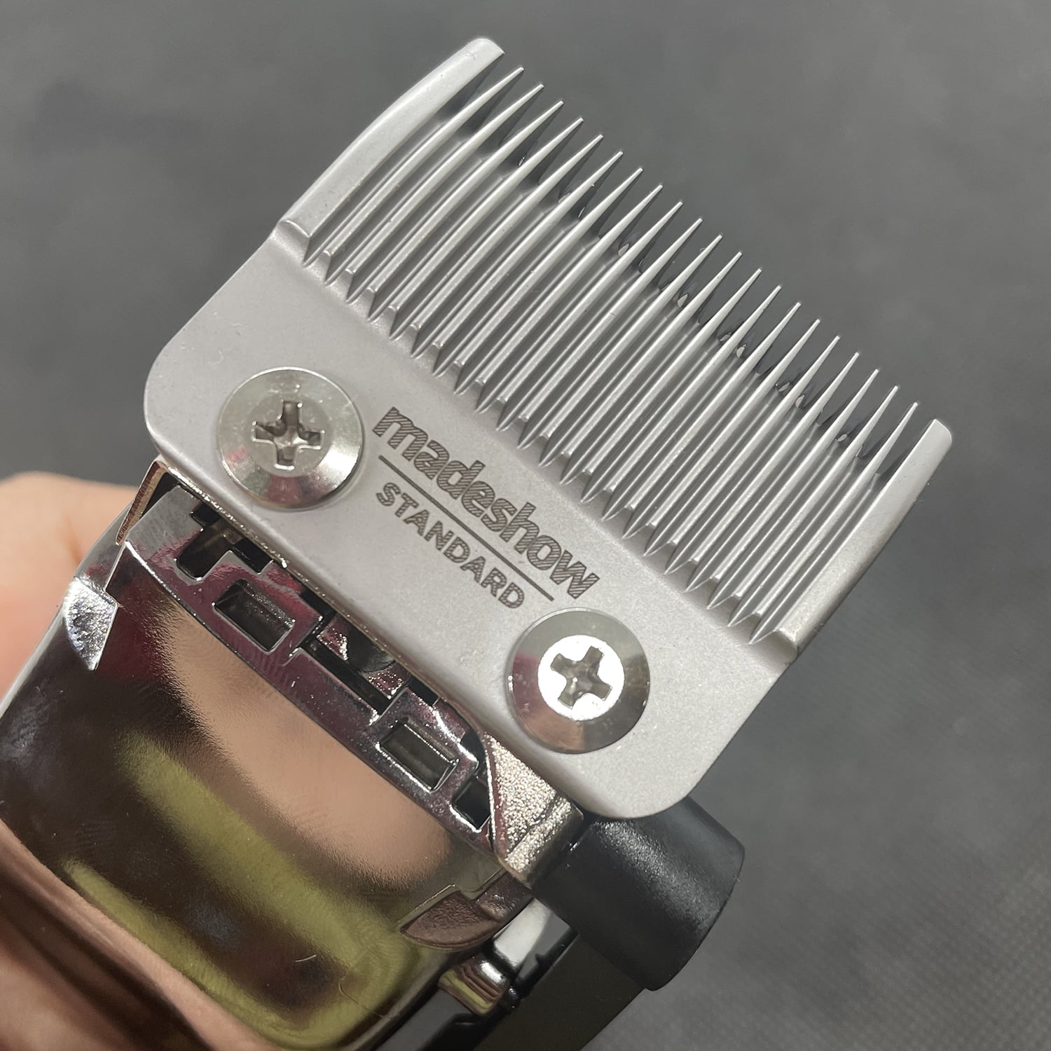 Madeshow M10+ Professional Hair Clipper for Barbers Men's Grooming 0.5mm Close Cut 2200mAh Lithium Battery 7000 RPM High-Torque Motor Precision Cutting