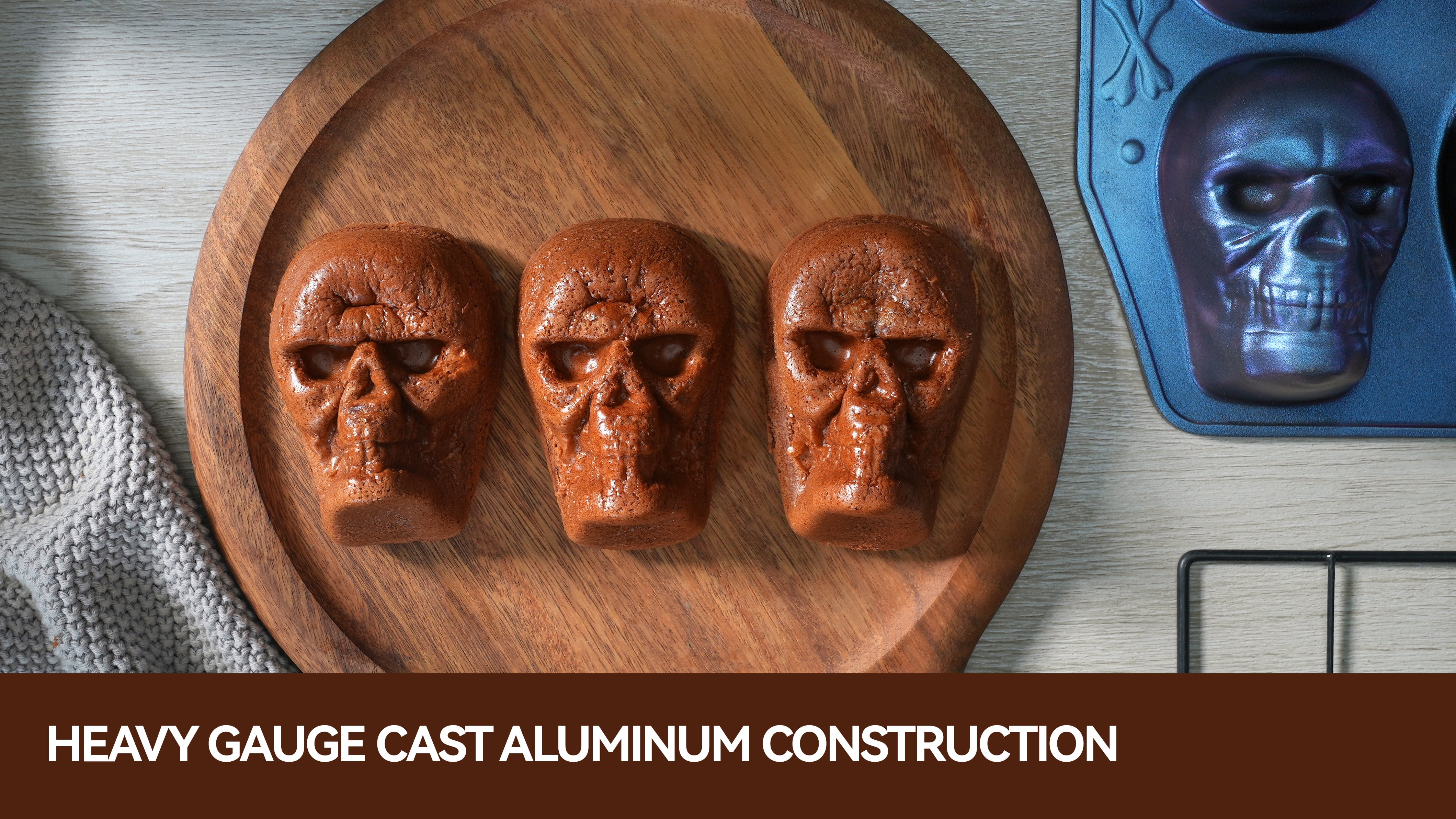 Way to Celebrate, Skull Cast Aluminum 6-Cavity Baking Pan, Iridescent