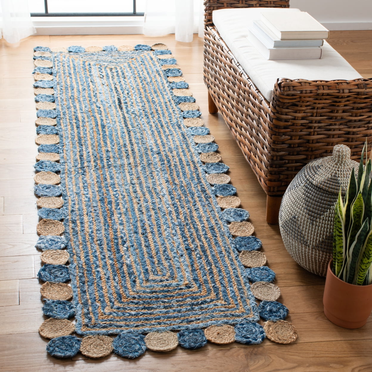 SAFAVIEH Cape Cod Kyle Geometric Area Rug, Blue/Beige, 5' x 7' Oval