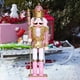 thumbnail image 5 of Estatua de títeres de cascanueces rosa, artesanía decorativa, regalo para niños, figura de de cascanueces tradicional para estantes, mesa de, 5 of 7