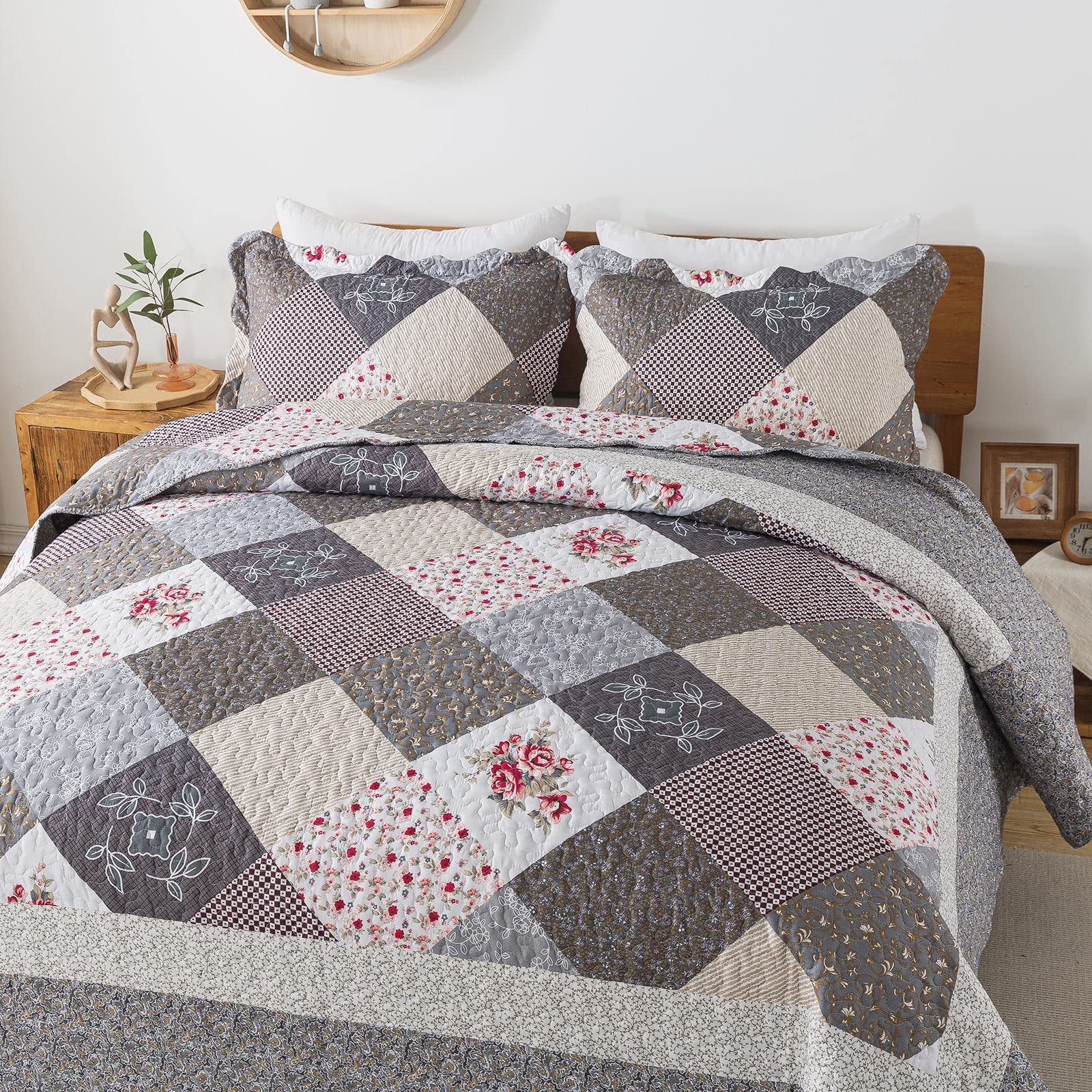 WannaToo Quilt Set 3 Piece Microfiber Quilts Reversible Bedspreads Patchwork Coverlets Floral Bedding Set All Season, Grey Border, Queen size