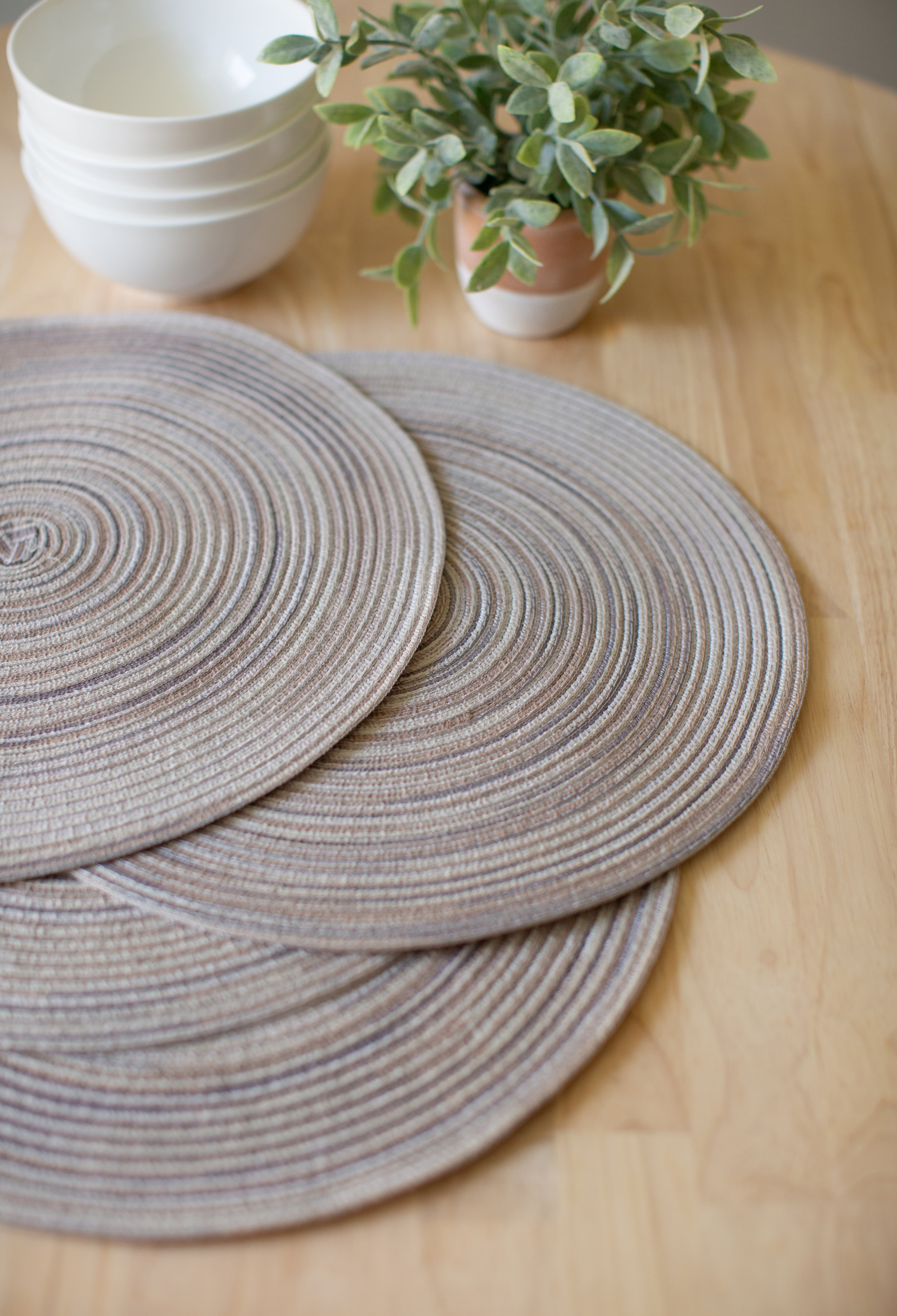 Mainstays Mars Ombre Stria Brown 15 Rd Placemat Walmart Com Walmart Com