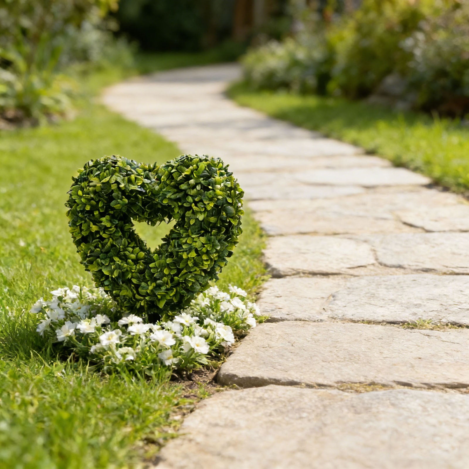 DAMAI 11.8in Artificial Heart Openwork Boxwood Topiary, Valentine's Day Heart Shaped Topiary Trees, Faux Boxwood Decoration Ball Tree with Planter Pots for Indoor Outdoor Home Porch Decor